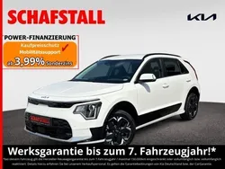 Weiss ((ud) schneeweiss) Gebraucht 2023 Kia e-Niro 3 SUV | 27.479 € (Guter Preis)
