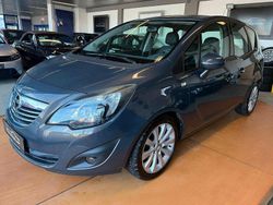 Grau Gebraucht 2013 Opel Meriva Innovation Van / Kleinbus | 9.890 € (Etwas zu teuer)