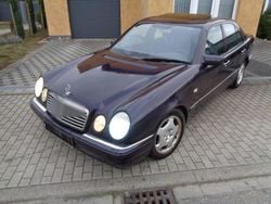 Schwarz Gebraucht 1997 Mercedes E290 Avantgarde Limousine | 4.000 €