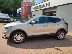 Silber Gebraucht 2019 Nissan Qashqai N-Connecta SUV | 15.995 € (Fairer Preis)