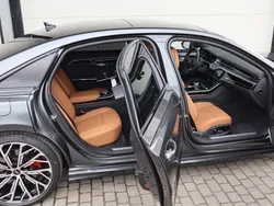 Grau Gebraucht 2023 Audi A8L Sport Limousine | 91.500 € (Fairer Preis)