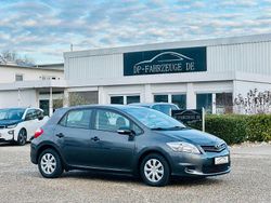 Grau Gebraucht 2011 Toyota Auris Limousine | 8.990 € (Teuer)