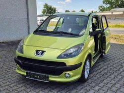 Grün Gebraucht 2008 Peugeot 1007 Premium Kleinwagen | 3.500 € (Teuer)