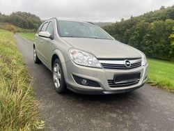 Gold Gebraucht 2007 Opel Astra Edition Kombi | 2.900 € (Etwas zu teuer)