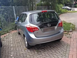 Silber Gebraucht 2012 Opel Meriva Van / Kleinbus | 1.500 €