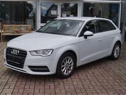Weiß Gebraucht 2015 Audi A3 Attraction Limousine | 8.990 € (Guter Preis)