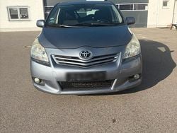 Grau Gebraucht 2010 Toyota Verso Van / Kleinbus | 3.900 € (Guter Preis)