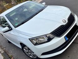 Weiß Gebraucht 2017 Skoda Fabia Active Kleinwagen | 7.200 € (Fairer Preis)