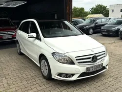 Weiß Gebraucht 2013 Mercedes B180 Van / Kleinbus | 13.990 € (Fairer Preis)