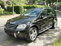 Braun Gebraucht 2008 Mercedes ML63 AMG AMG SUV | 29.900 € (Teuer)
