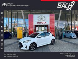 Weiß Gebraucht 2023 Toyota Yaris Hybrid Team Limousine | 21.690 € (Fairer Preis)
