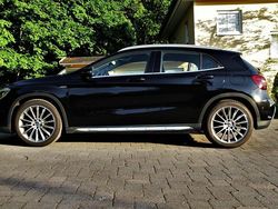 Schwarz Gebraucht 2019 Mercedes GLA250 AMG SUV | 21.650 € (Fairer Preis)