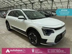 Weiß Gebraucht 2023 Kia e-Niro Vision SUV | 28.490 € (Guter Preis)
