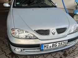 Silber Gebraucht 2001 Renault Mégane Limousine | 1.000 €