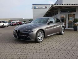 Grigio vesuvio, metallic Gebraucht 2024 Alfa Romeo Giulia Sprint Sprint Coupé | 44.990 €