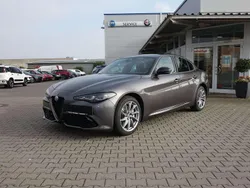 Grigio vesuvio, metallic Gebraucht 2024 Alfa Romeo Giulia Sprint Sprint Coupé | 45.990 €