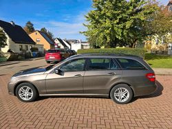 Braun Gebraucht 2010 Mercedes E220 Elegance Kombi | 8.200 € (Teuer)