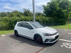 Pure white Gebraucht 2017 VW Golf VII GTI Clubsport S Limousine | 69.900 €