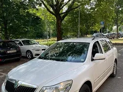 Weiß Gebraucht 2012 Skoda Octavia Kombi | 4.200 € (Guter Preis)