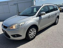 Silber Gebraucht 2011 Ford Focus Style Limousine | 990 € (Fairer Preis)