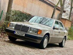 Silber Gebraucht 1991 Mercedes 200 Limousine | 9.999 €