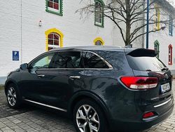 Grau Gebraucht 2017 Kia Sorento SUV | 21.900 € (Fairer Preis)