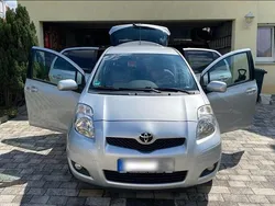 Silber Gebraucht 2011 Toyota Yaris Cool Kleinwagen | 6.900 € (Teuer)
