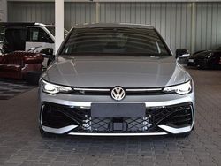 Oyster silver metallic Neu 2025 VW Golf VIII R-line Limousine | 31.790 € (Guter Preis)