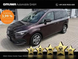 Rubellitrot Gebraucht 2022 Mercedes T180 Style Van / Kleinbus | 27.980 € (Etwas zu teuer)
