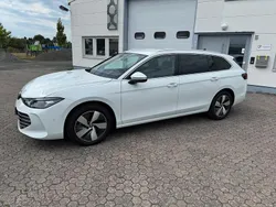 Weiß Gebraucht 2024 VW Passat Business Kombi | 35.105 € (Guter Preis)