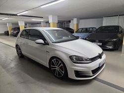 Weiß Gebraucht 2015 VW Golf VII Sound Limousine | 9.950 € (Guter Preis)