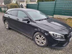 Schwarz Gebraucht 2017 Mercedes 220 | 15.100 €