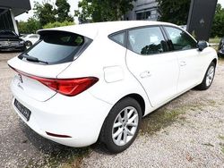 Candy weiß candy weiß candy weiß Gebraucht 2021 Seat Leon Reference Limousine | 17.378 € (Etwas zu teuer)