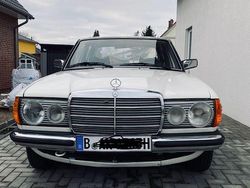 Weiß Gebraucht 1978 Mercedes 250 Limousine | 19.000 €
