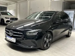 Schwarz Gebraucht 2022 Mercedes B180 Van / Kleinbus | 21.990 € (Superpreis)