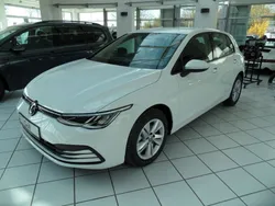 Weiß Gebraucht 2021 VW Golf VIII Life Limousine | 19.790 € (Fairer Preis)