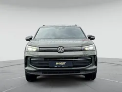 Cipressinogrün metallic Neu 2025 VW Tiguan Goal SUV | 45.904 € (Fairer Preis)