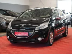 Schwarz Gebraucht 2015 Peugeot 208 Style Kleinwagen | 7.950 € (Fairer Preis)