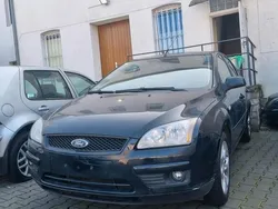 Schwarz Gebraucht 2007 Ford Focus Limousine | 700 € (Guter Preis)