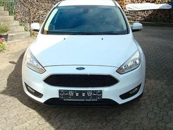 Weiß Gebraucht 2015 Ford Focus Trend Limousine | 4.700 € (Fairer Preis)
