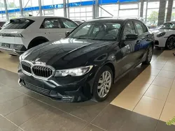 Schwarz schwarz ii Gebraucht 2021 BMW 330e Advantage Limousine | 29.500 € (Fairer Preis)