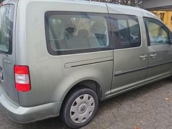 Grau Gebraucht 2010 VW Caddy Maxi Team Van / Kleinbus | 3.333 € (Guter Preis)