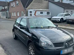 Schwarz Gebraucht 2004 Renault Clio II Kleinwagen | 999 € (Etwas zu teuer)