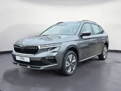 Grau Neu 2025 Skoda Kamiq Drive SUV | 34.890 € (Teuer)