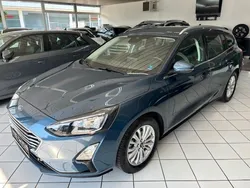 Chromablau metallic (metallic) Gebraucht 2022 Ford Focus Titanium Kombi | 18.900 € (Guter Preis)