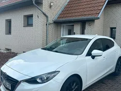 Weiß Gebraucht 2016 Mazda 3 Nakama Limousine | 10.300 € (Fairer Preis)