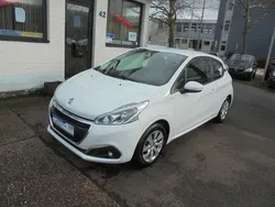 Weiß Gebraucht 2016 Peugeot 208 Active Kleinwagen | 4.950 € (Guter Preis)
