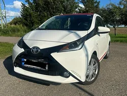 Weiß Gebraucht 2014 Toyota Aygo X-play Kleinwagen | 5.700 € (Guter Preis)