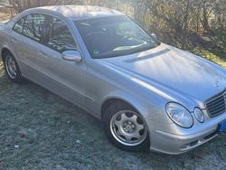 Silber Gebraucht 2004 Mercedes E220 Classic Limousine | 6.300 € (Fairer Preis)