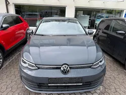 Grau Gebraucht 2020 VW Golf VIII Life Limousine | 16.999 € (Fairer Preis)
